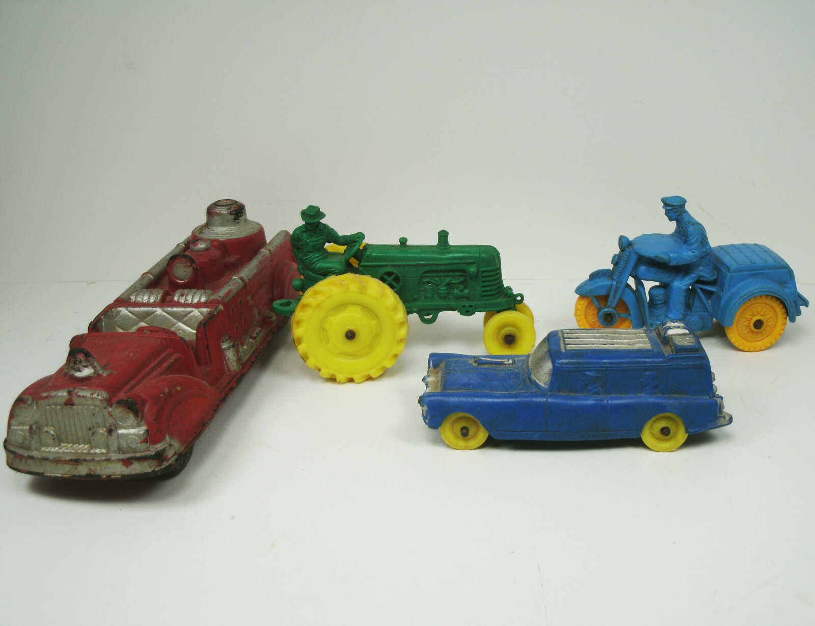 Auburn Rubber camion de pompiers Station Wagon Vert Jaune tracteur bleu et jaune moto Auburn Rubber camion de pompiers Station Wagon Vert Jaune tracteur bleu et jaune moto