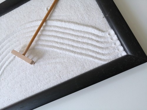 Buch mit Mini-Zen-Garten | Matta Horn: Der kleine Zen-Garten - Bild 6 von 7