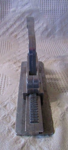 The Nut Cracker by Munsey NC89 Cast Aluminum Lever Action Made USA - Picture 4 of 5