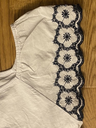 Top Time & Tru Mujer Talla XL (16-18) Sin Mangas Blanco Bordado Azul Flores - Imagen 2 de 6
