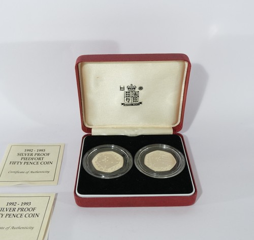 Juego de 2 monedas Piedfort de plata prueba CEE 50p Royal Mint 1992 1993 en caja con certificado de autenticidad S31 - Imagen 6 de 7