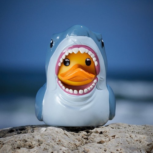 TUBBZ PELÍCULA EN CAJA Jaws Bruce Coleccionable Pato Figura Vinilo Jeep - Imagen 4 de 6