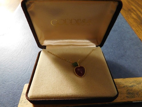 Collar Colgante Manzana "Diosa" - Imagen 2 de 4