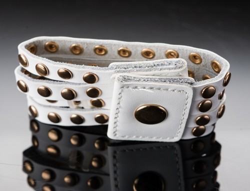 PULSERA DE CUERO BLANCO YIK FUNG CON DIAMANTES DE IMITACIÓN - Imagen 2 de 4
