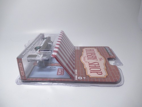 Greenlight CHASE 1984 GMC 2500 High Sierra Squarebody Green Machine Hobby Shop - Picture 4 of 8