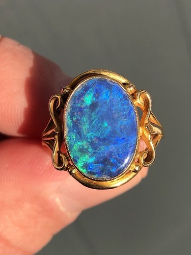 Antique Victorian Natural Lightning Ridge Black Opal signet ring 18ct Gold 💙💚