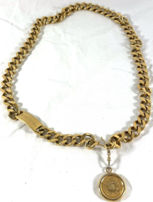 CHANEL 94 A Gold Plated Vintage Chain Link Charm CC Logo CHANEL 94 A Gold Plated Vintage Chain Link Charm CC Logo