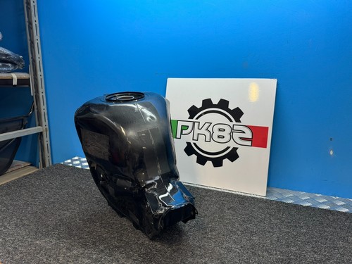 SERBATOIO CARBURANTE HONDA CBR 1000 RR ORIGINALE CON SEGNI DI USURA - Foto 3 di 21