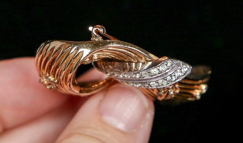 Vintage Jomaz Joseph Mazer Brooch Pin Oval Gold Tone w/ Rhinestones ~2 x 1.5” - Picture 6 of 6