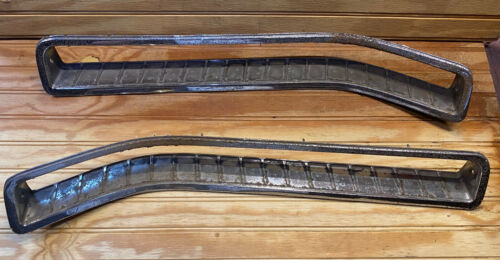 1968 BUICK RIVIERA TAILLIGHT BEZELS