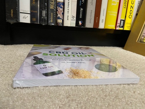 NEW! the CBD OIL SOLUTION~Treat chronic pain, anxiety, insomnia PAPERBACK BOOK - Picture 2 of 4