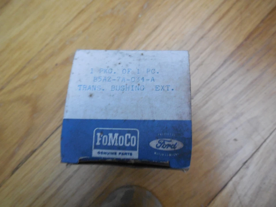 Bucha de eixo traseiro NOS 1960-1965 Ford Galaxie 352 390 3spd B5AZ-7A034-A - Imagem 2 de 2