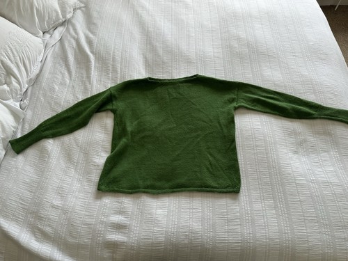 Toastgrüner Strickpullover 100% superfeiner Alpaka Größe M KLEIN REPARATURBEDÜRFTIG - Bild 1 von 15
