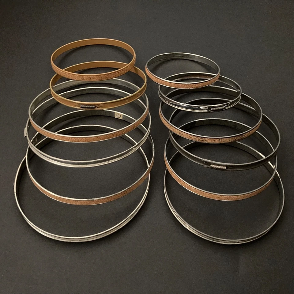 Vintage Metal Embroidery Hoops Lot 14 Mixture Round & Oval ONE Oval Display Hoop - Image 4 of 4