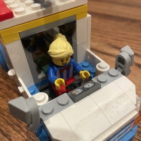 Lot-4-Lego City Vehicles-Ice Cream Truck 60253, 69256, 60128, 60138, Police Race