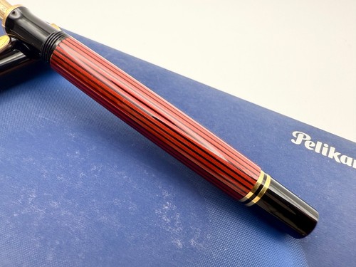 PELIKAN SOUVERAN M400 RED & BLACK FOUNTAIN PEN M 14K - Picture 11 of 11