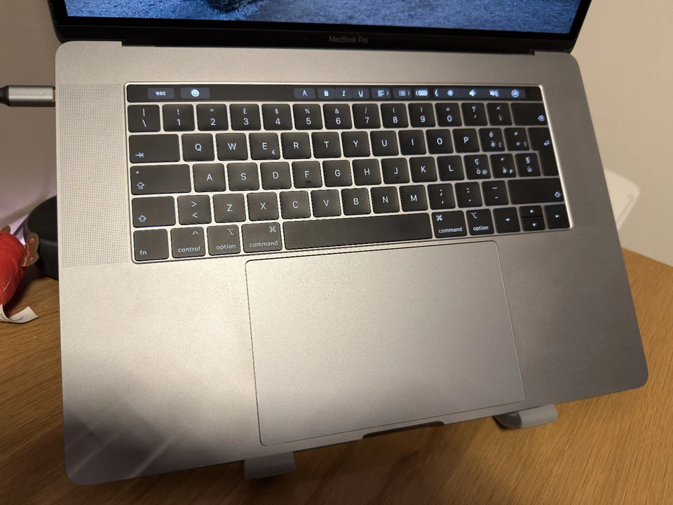 Apple MacBook Pro 15" 2019 · i9 · 16GB · 1TB, foto 3 di 5