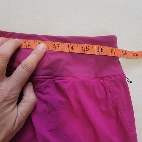 REI Coop Swiftland Run Corto Donna XL Corsa 3 Pollici Cosmic Magenta Tasche - Foto 15 di 18