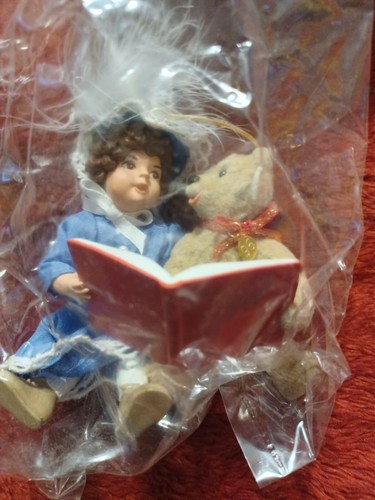 Hallmark Keepsake Ornament Special Edition 1995 handcrafted. - Picture 4 of 12