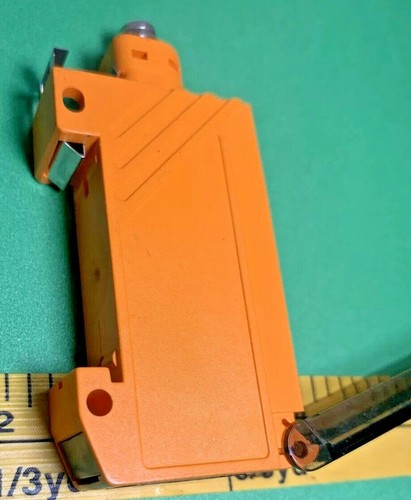 IFM Effector Electronic OB5025 OBF-FPKG/AS Fiber Optic Amplifier DC PNP; M8 - Picture 4 of 5
