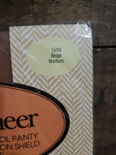 Ultra Sheer Satiny Light Control top Sandalfoot Pantyhose 151M Beige Medium - Picture 2 of 7