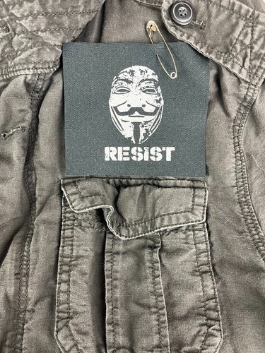 Patch protesta Guy Fawkes Resist, gilet denim da battaglia, toppe politiche - Foto 4 di 4