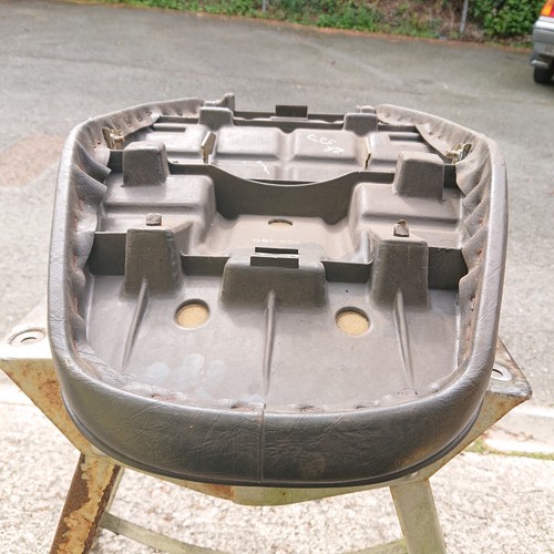 Kawasaki ZR550 Zephyr Motorcycle used Seat Saddle Assembly - Picture 7 of 7