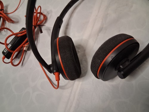 5 Plantronics Blackwire Headsets 3 USB-A C3210 Mono, 1 C3220 USBA, 1 C3220 USB-C - Picture 5 of 18