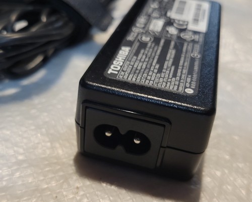 Adaptador de CA Toshiba 19V 2.37A 45W PA3822U-1ACA - Imagen 4 de 7