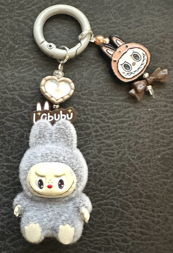 Lindo Llavero Hecho a Mano La + bubu Corazón Dije Colgante Muñeca Kawaii Llavero Bolso - Imagen 13 de 21