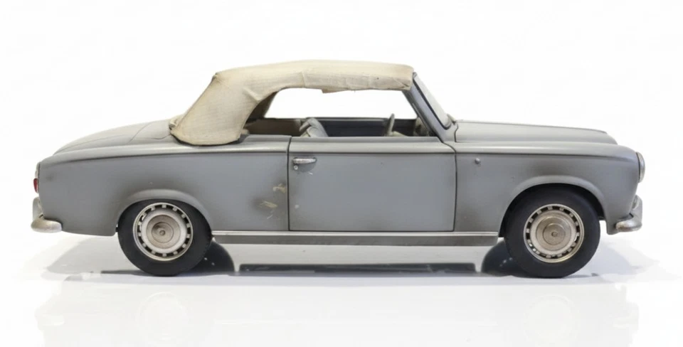 '59 Peugeot 403 Cabriolet "Columbo" SOLIDO (CUSTOM) 1:18 - Immagine 4 di 4