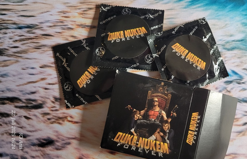 ULTRA RAR Original Duke Nukem Forever 3D Kondom NEON und NEU und UNBENUTZT ;-) - Bild 3 von 6