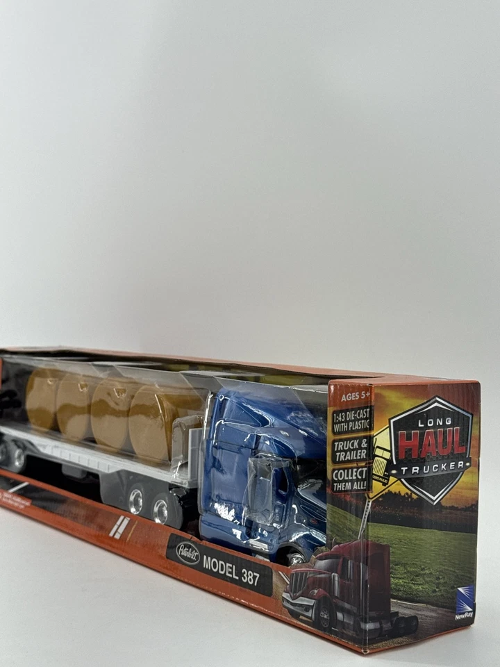 New Ray Peterbilt 387 Flatbed Truck w/ Hay Bales 1:43 Diecast - Image 4 of 4