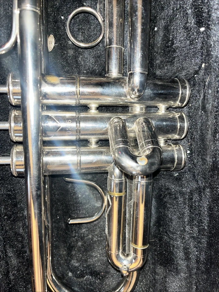 Trompete de latão Schiller - Imagem 4 de 4