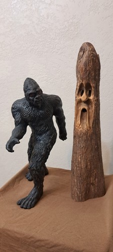 " Bigfoot" 16 and 13" High. Hard resin and carved wood. - Picture 18 of 18