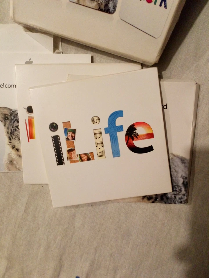 Apple Mac Software Box Set. iLife 09, iWork 09, Mac OS X 10.6 'Snow Leopard' - Image 3 of 4