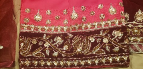 Pakistanischer / indischer Damen roter bestickter Samtanzug mit Netz Dupatta  - Bild 3 von 11