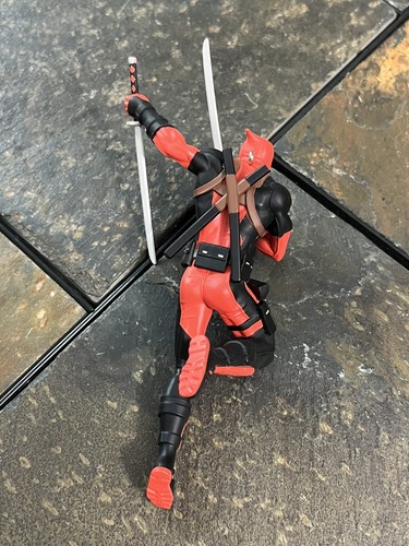 Hallmark Keepsake - Deadpool - Marvel - 2024 **NEW / FREE SHIPPING** - Picture 13 of 13