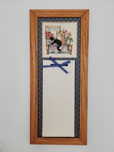 Vintage Needlepoint Cats Wall Message Note Pad Holder Handmade Wood Frame 15x6.5 - Picture 1 of 18