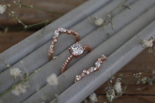 Round Cut Moissanite Rose Gold on Silver Solitaire Engagement Ring Set For Women - Bild 2 von 7