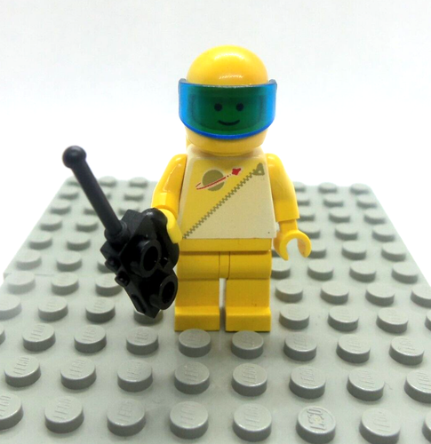 LEGO VINTAGE YELLOW SPACEMAN MINIFIGURE SPACE FIGURE - Picture 2 of 3