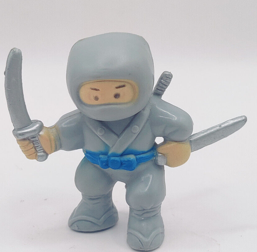 Soma plástico contrabando juguetes figuras mini ninjas raro años 80 gris 2" - Imagen 1 de 2