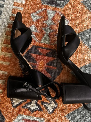 My Delicious Black chunky block heel sandals size 9.5 M - Picture 5 of 10