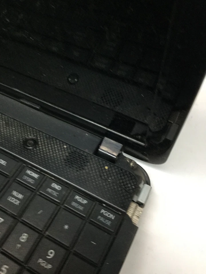 Toshiba Satellite C855D-S5116 15" Laptop AMD A6-4400M-BROKEN HINGE -MZ - Image 2 of 4