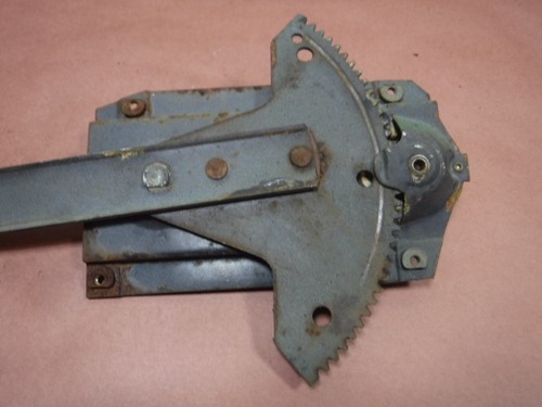 Jeep Wagoneer J10 J20 74-85 Front Passenger RH Side Manual Window Regulator OEM - Picture 5 of 9