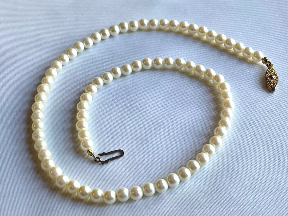 Excellent Vintage Faux Pearl Necklace 18