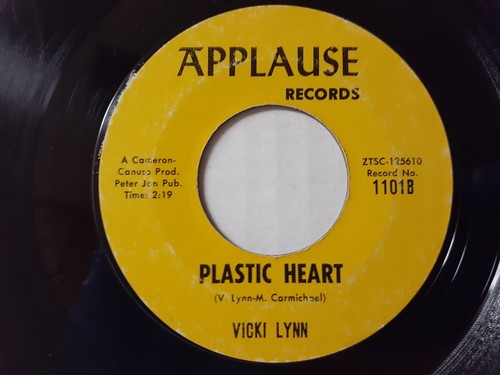 Vicki Lynn "Waiting/Plastic Heart" 45 on Applause Records". Record No. 1101A. - Imagen 3 de 6