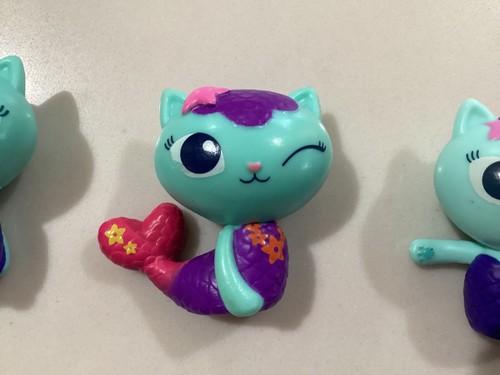 Gabby’s Casa de Muñecas SIRENA MERCAT Lote de 3 Mini Figuras 1.5" - Imagen 3 de 5