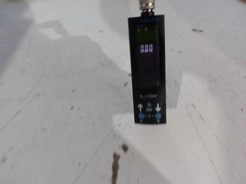 FESTO 540209 / SDE3-D10D-B-HQ4-2P-M8 Drucksensor - Picture 2 of 5