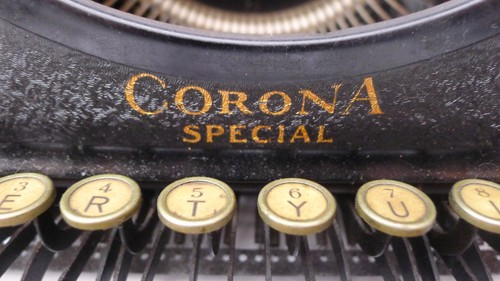 VINTAGE MADE IN USA - CORONA SPECIAL FOLDING PORTABLE TYPEWRITER - Foto 2 di 18